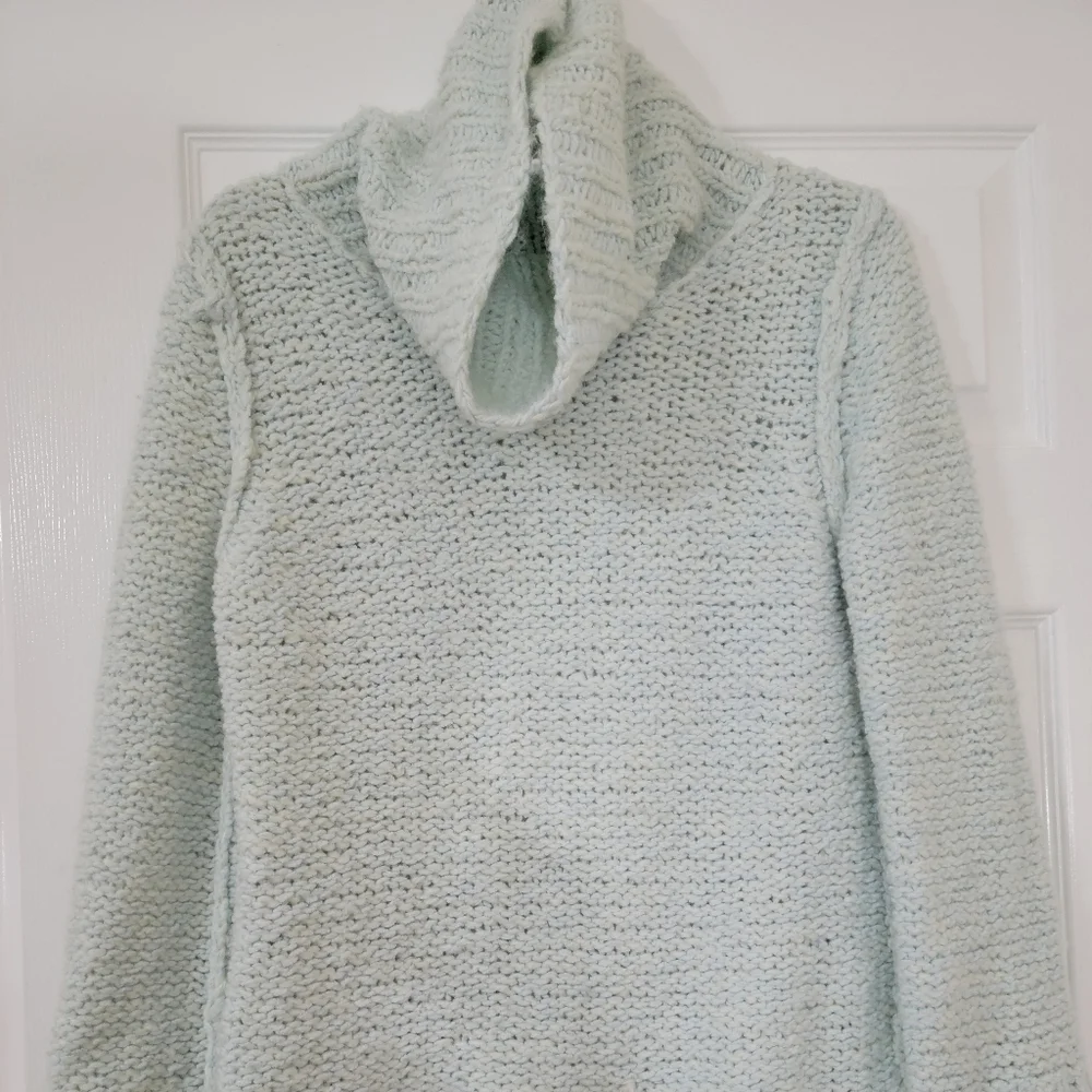 Express Handnit Sweater - Picture 3 of 10
